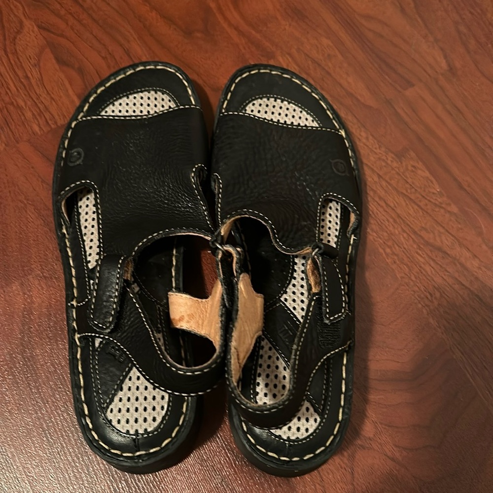 Born black leather sandals women’s 9